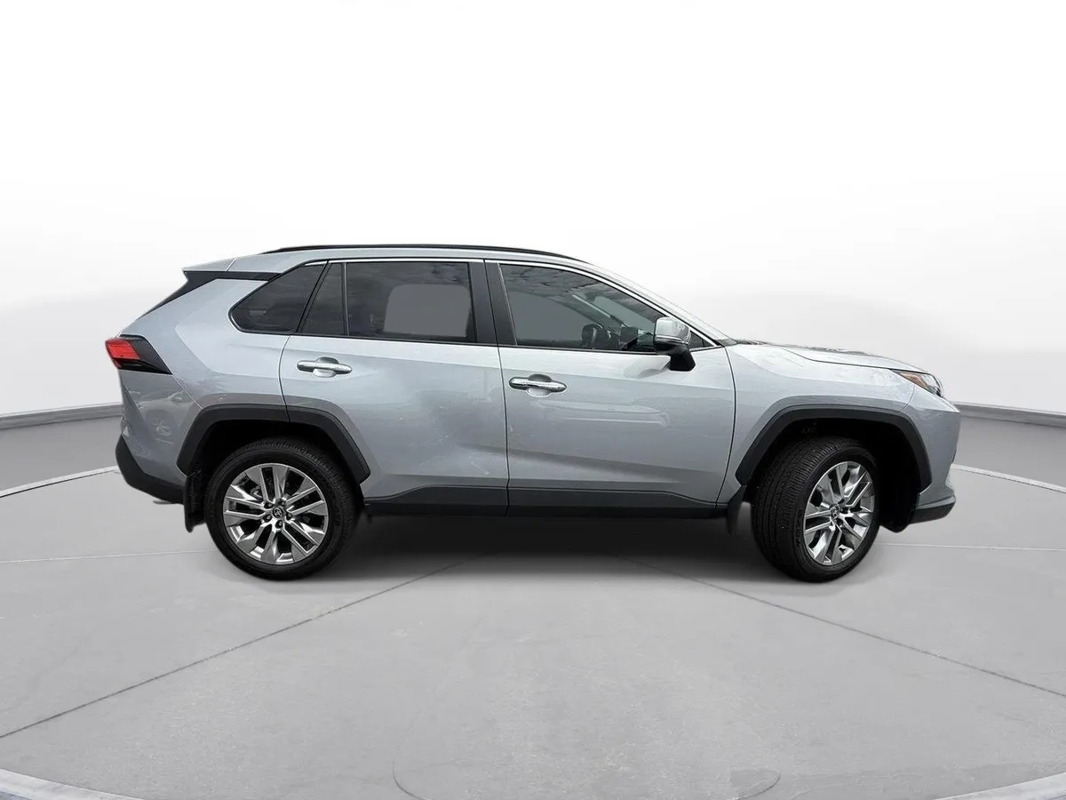 2025 Toyota RAV4 Limited thumbnail 5