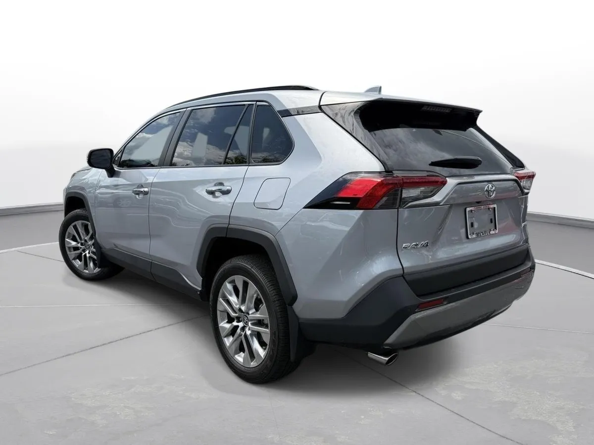 2025 Toyota RAV4 Limited thumbnail 8