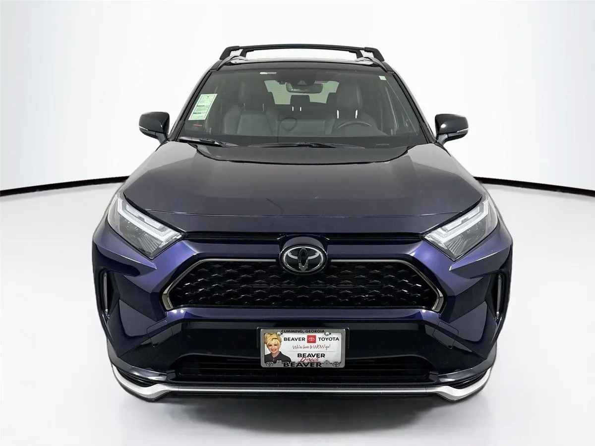 2025 Toyota RAV4 Plug-In Hybrid XSE thumbnail 12