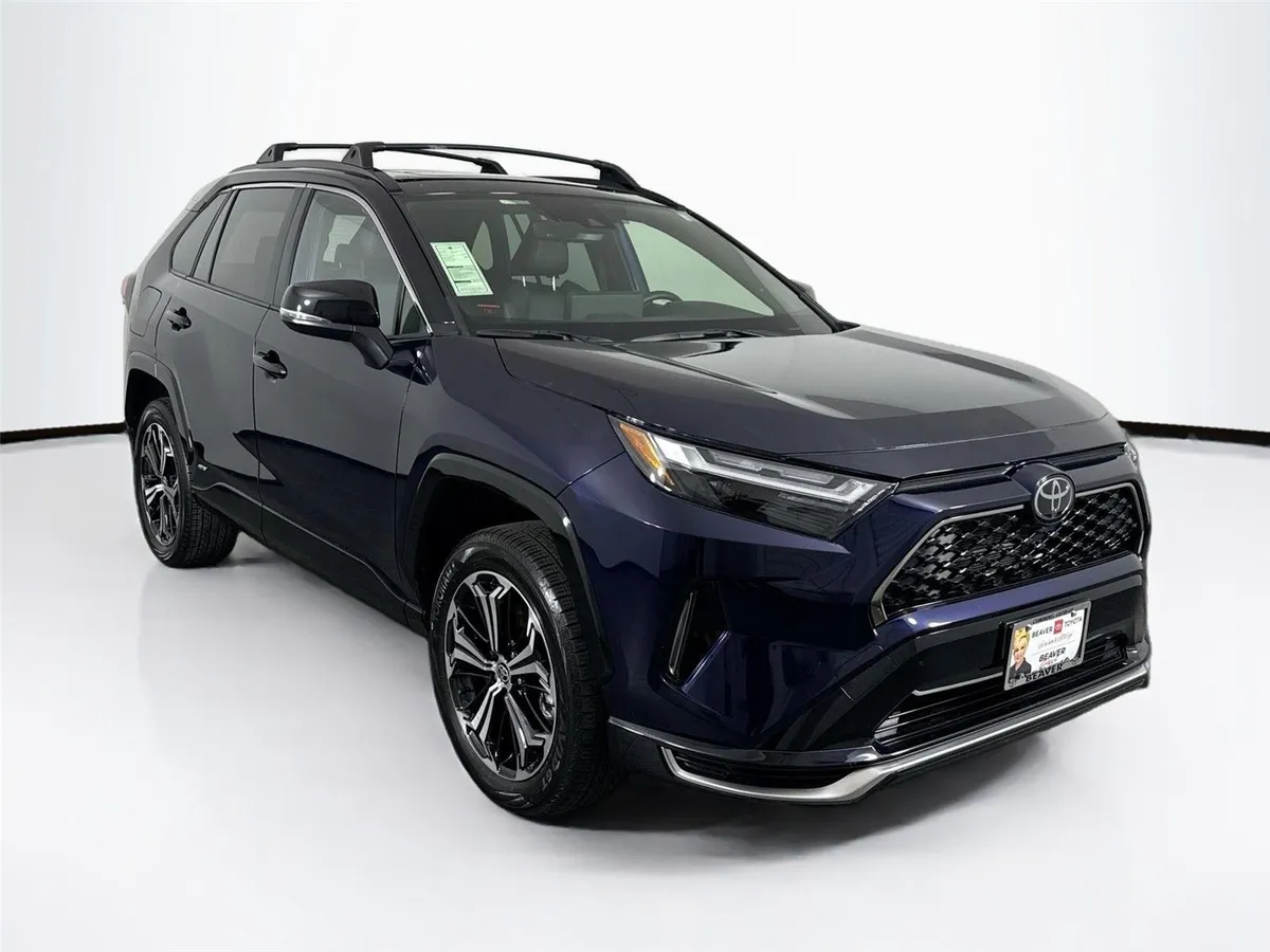 2025 Toyota RAV4 Plug-In Hybrid XSE thumbnail 13