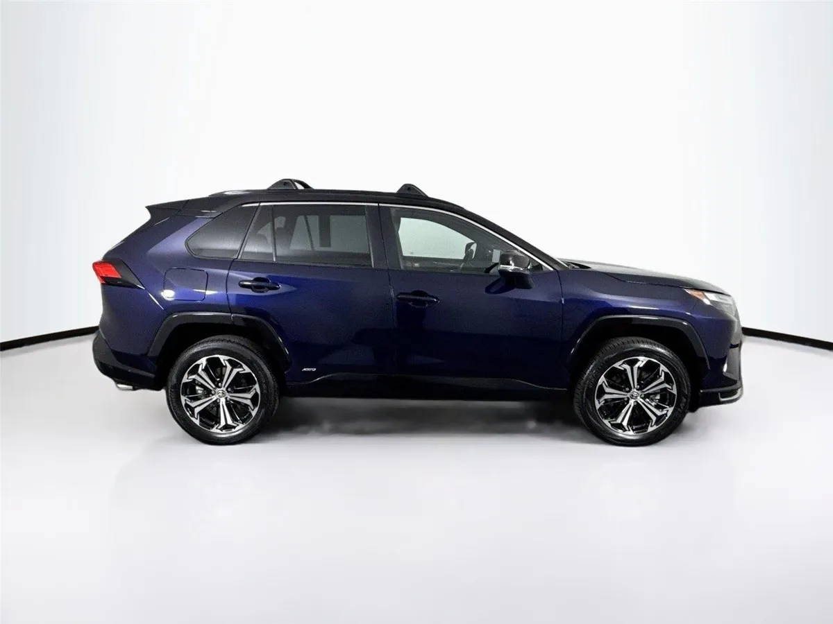 2025 Toyota RAV4 Plug-In Hybrid XSE thumbnail 14