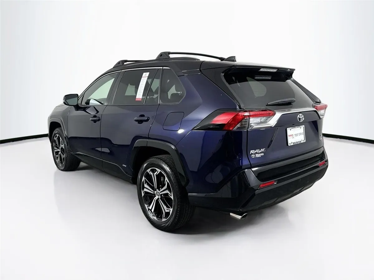 2025 Toyota RAV4 Plug-In Hybrid XSE thumbnail 16