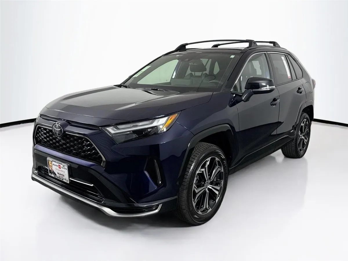 2025 Toyota RAV4 Plug-In Hybrid XSE thumbnail 2