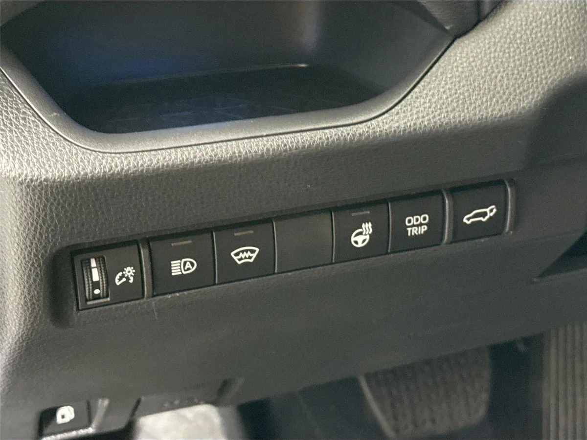 2025 Toyota RAV4 Plug-In Hybrid XSE thumbnail 20