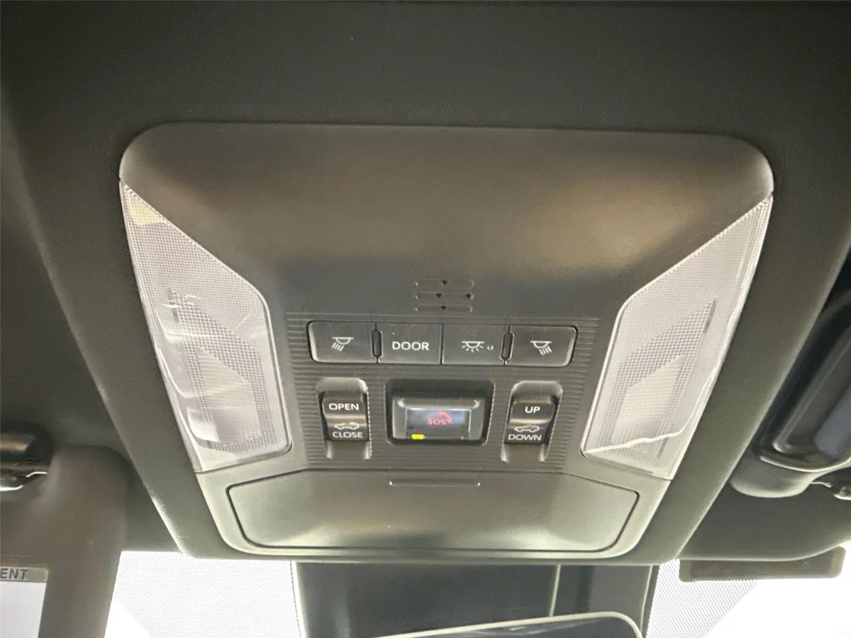 2025 Toyota RAV4 Plug-In Hybrid XSE thumbnail 28