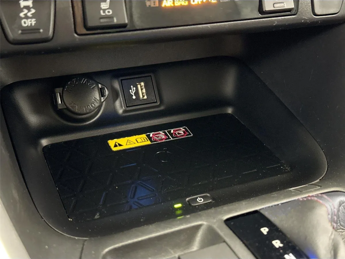 2025 Toyota RAV4 Plug-In Hybrid XSE thumbnail 34