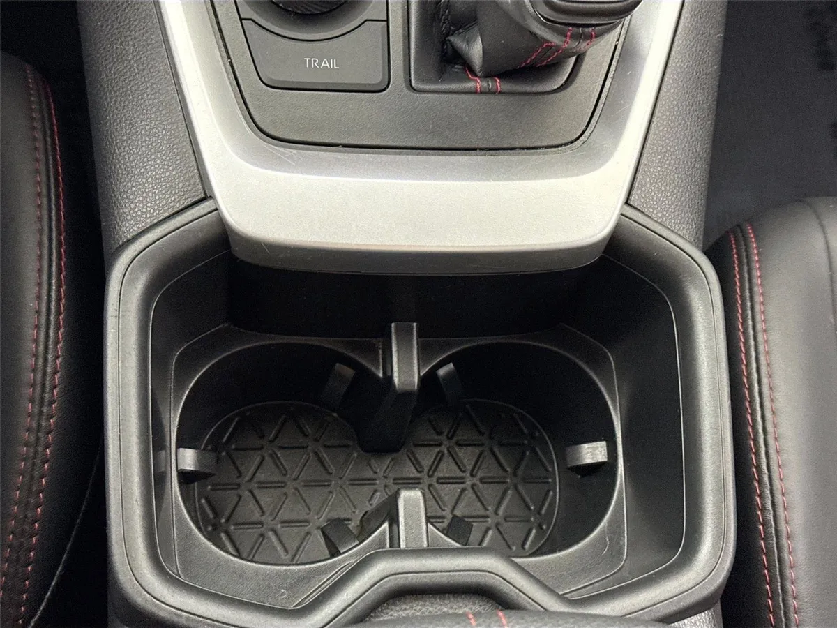 2025 Toyota RAV4 Plug-In Hybrid XSE thumbnail 35