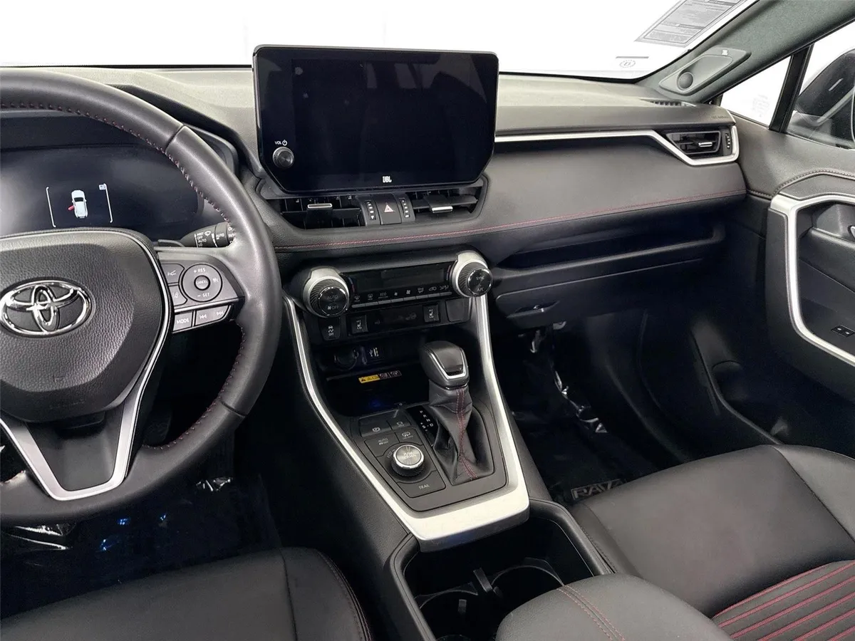 2025 Toyota RAV4 Plug-In Hybrid XSE thumbnail 41