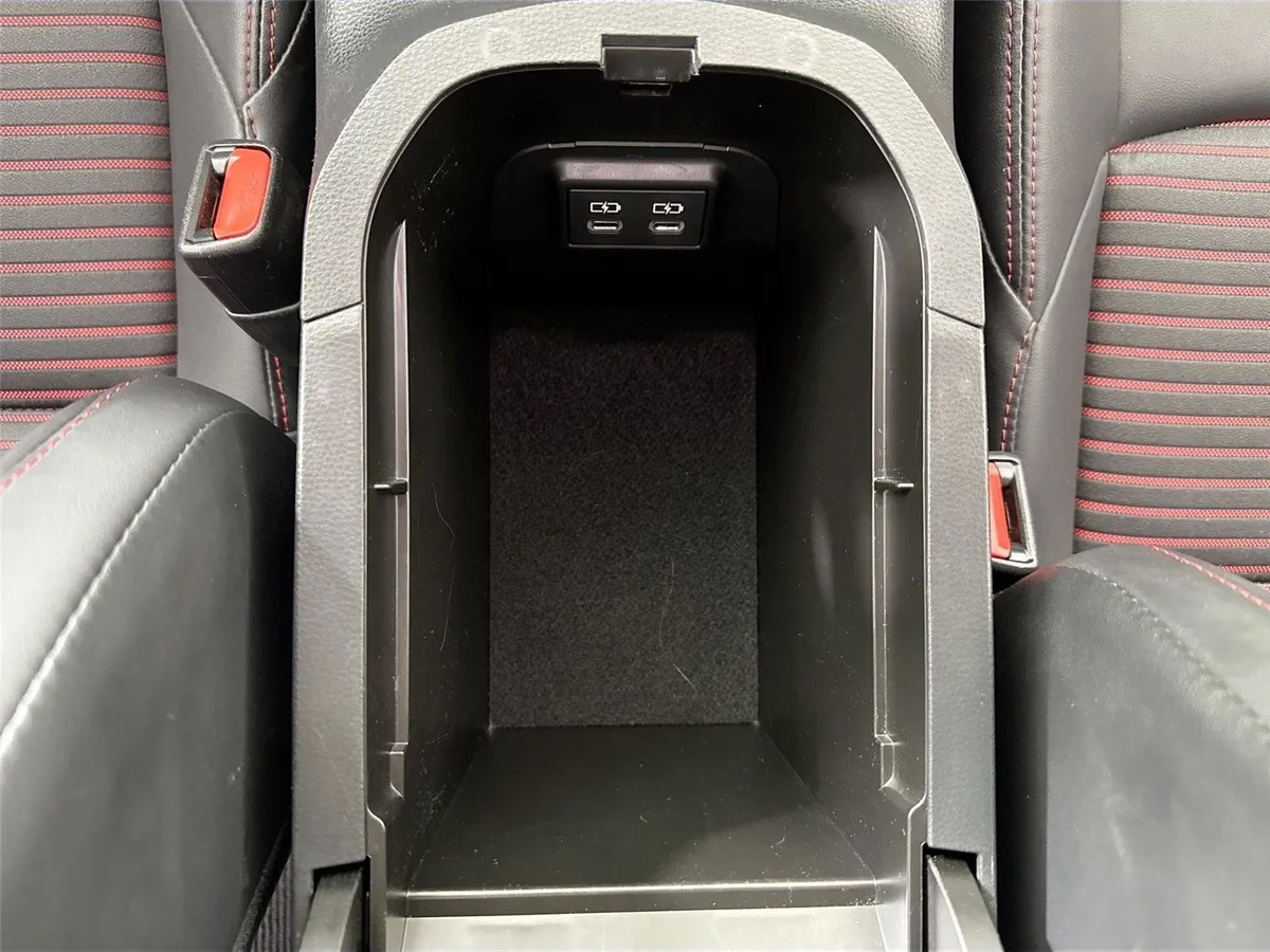 2025 Toyota RAV4 Plug-In Hybrid XSE thumbnail 42