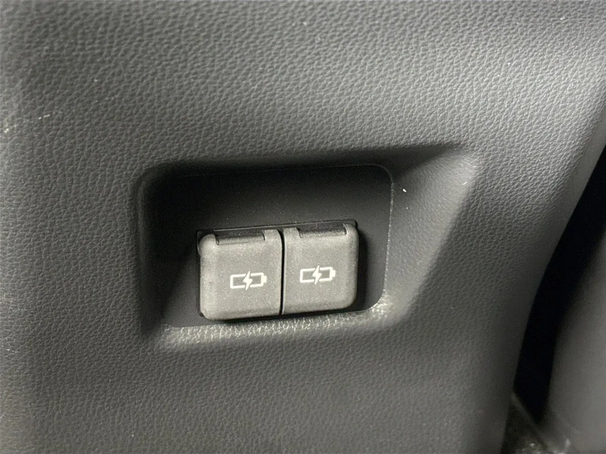 2025 Toyota RAV4 Plug-In Hybrid XSE thumbnail 47
