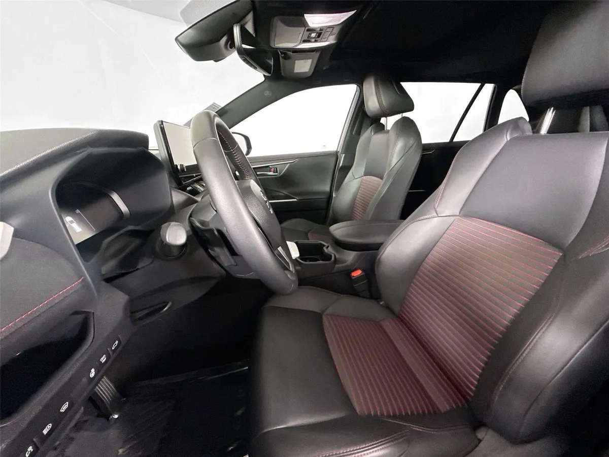 2025 Toyota RAV4 Plug-In Hybrid XSE thumbnail 5
