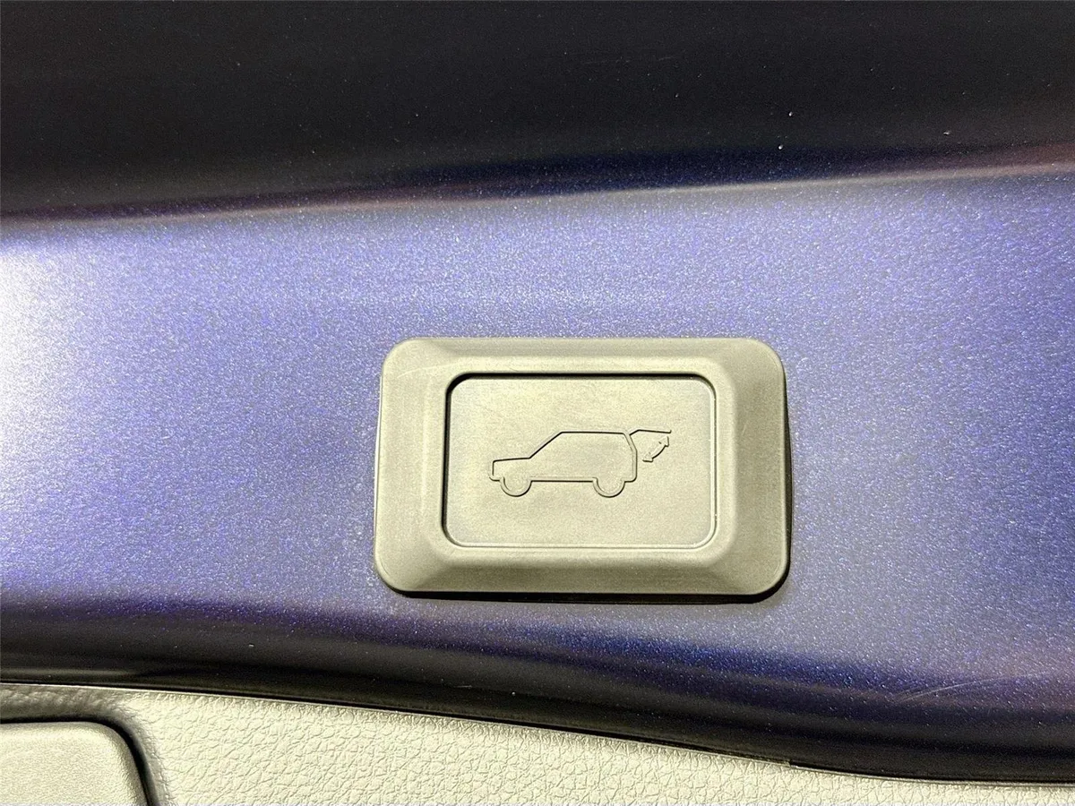2025 Toyota RAV4 Plug-In Hybrid XSE thumbnail 51