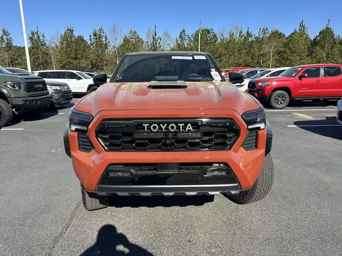2025 Toyota RAV4 Plug-In Hybrid XSE thumbnail 53