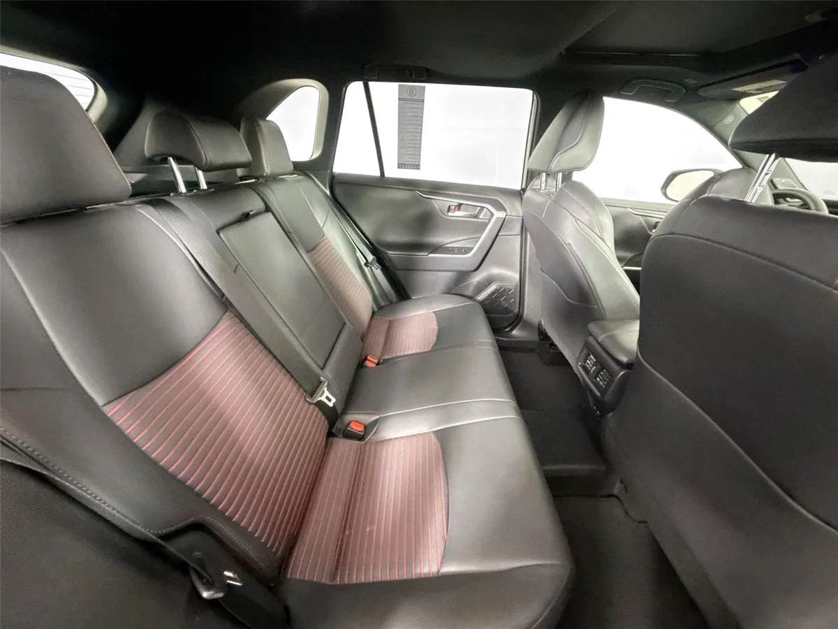 2025 Toyota RAV4 Plug-In Hybrid XSE thumbnail 54