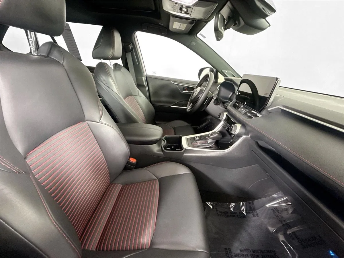 2025 Toyota RAV4 Plug-In Hybrid XSE thumbnail 55