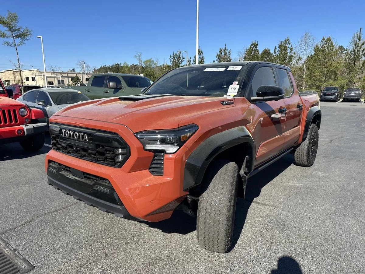 2025 Toyota RAV4 Plug-In Hybrid XSE thumbnail 60