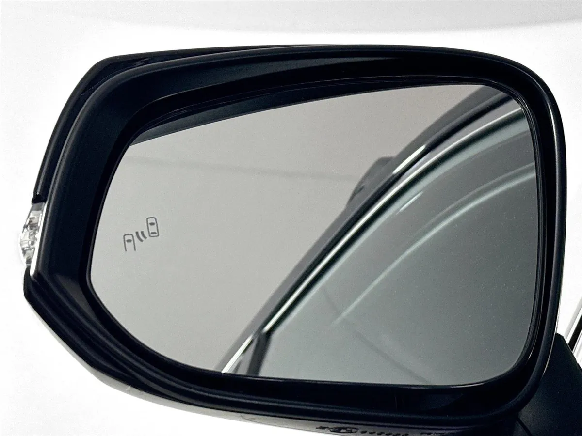 2025 Toyota RAV4 Plug-In Hybrid XSE thumbnail 7
