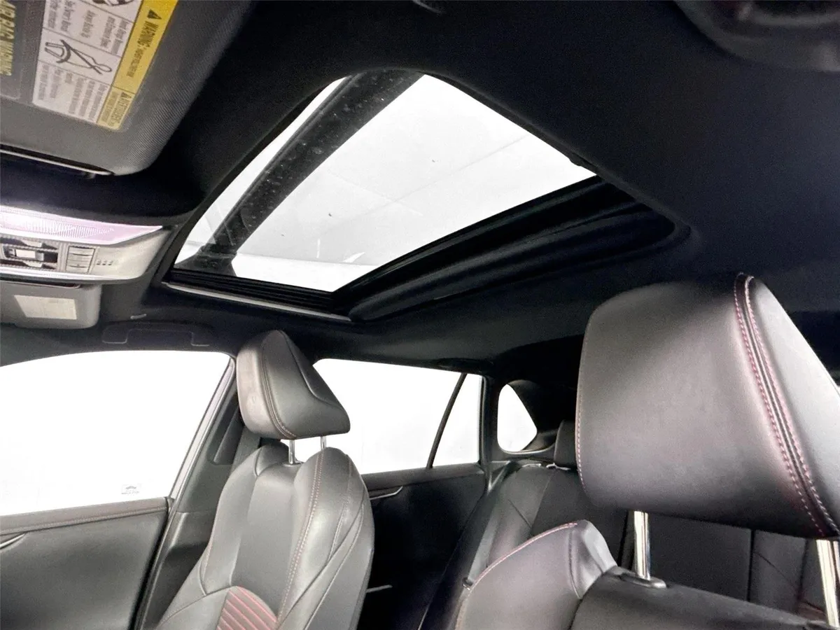 2025 Toyota RAV4 Plug-In Hybrid XSE thumbnail 8