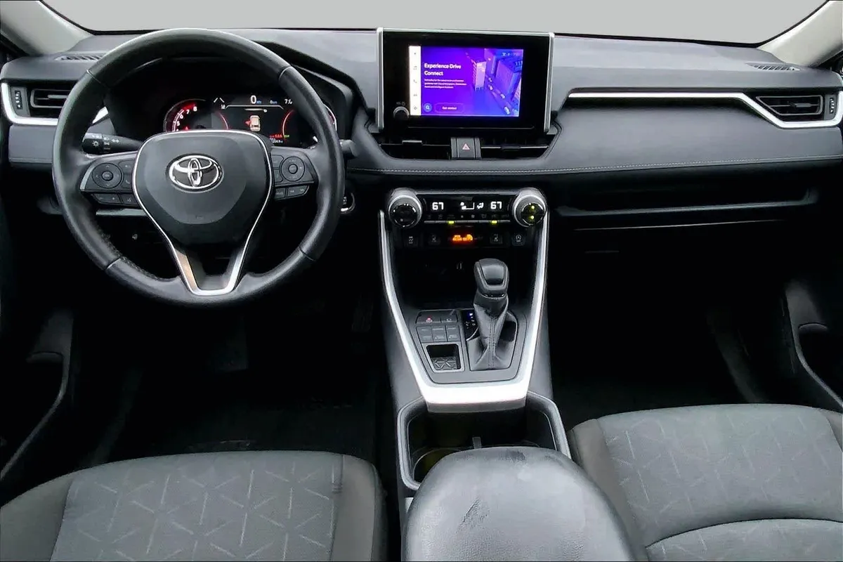 2025 Toyota RAV4 XLE thumbnail 15