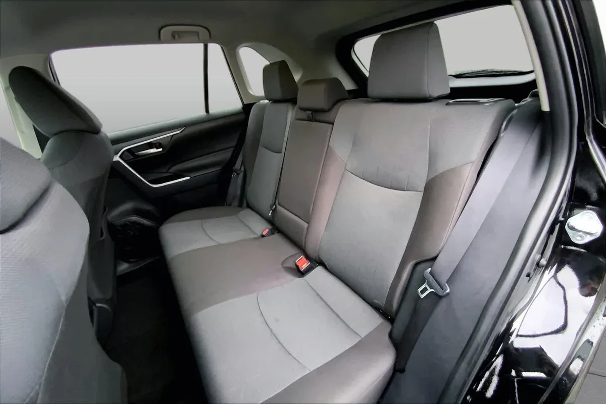 2025 Toyota RAV4 XLE thumbnail 20