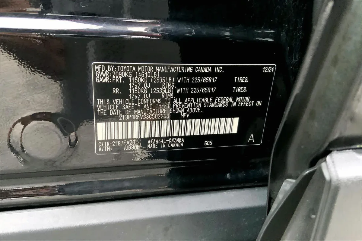2025 Toyota RAV4 XLE thumbnail 31