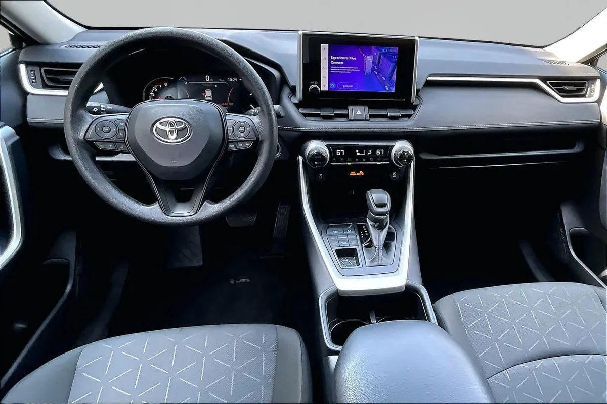2025 Toyota RAV4 XLE thumbnail 15