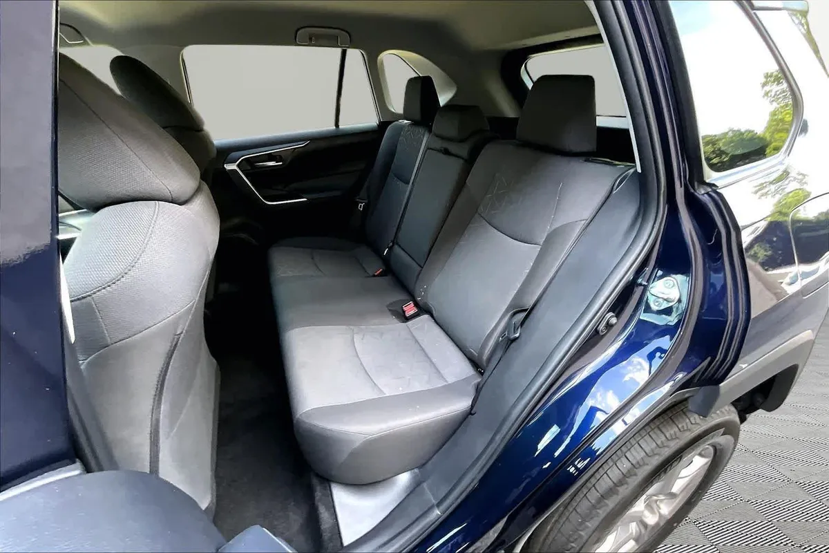 2025 Toyota RAV4 XLE thumbnail 20