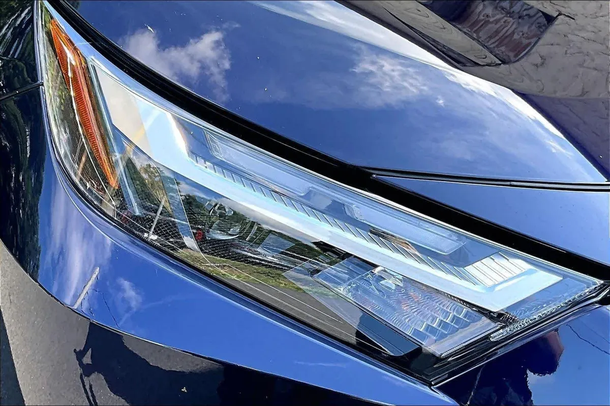 2025 Toyota RAV4 XLE thumbnail 27