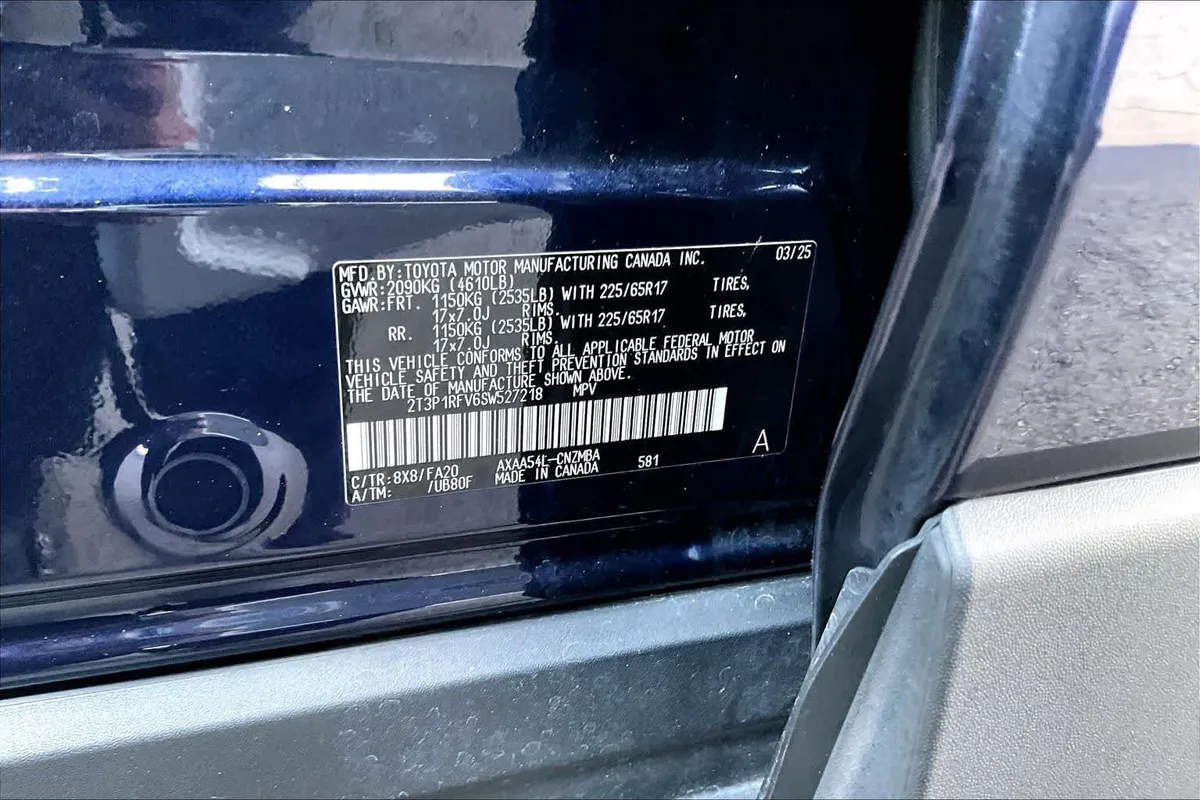 2025 Toyota RAV4 XLE thumbnail 33