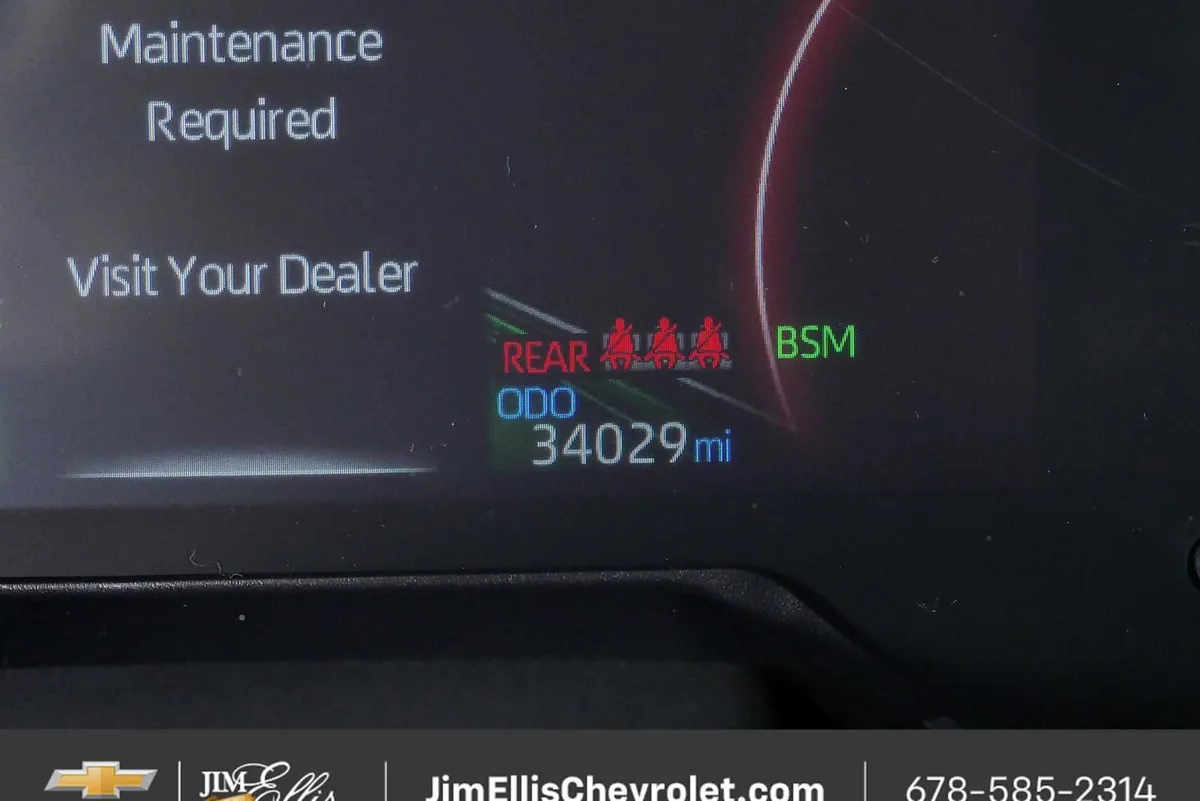 2025 Toyota RAV4 XLE thumbnail 11