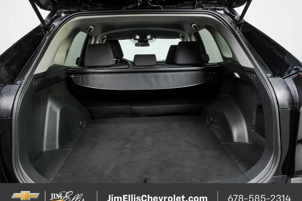 2025 Toyota RAV4 XLE thumbnail 28