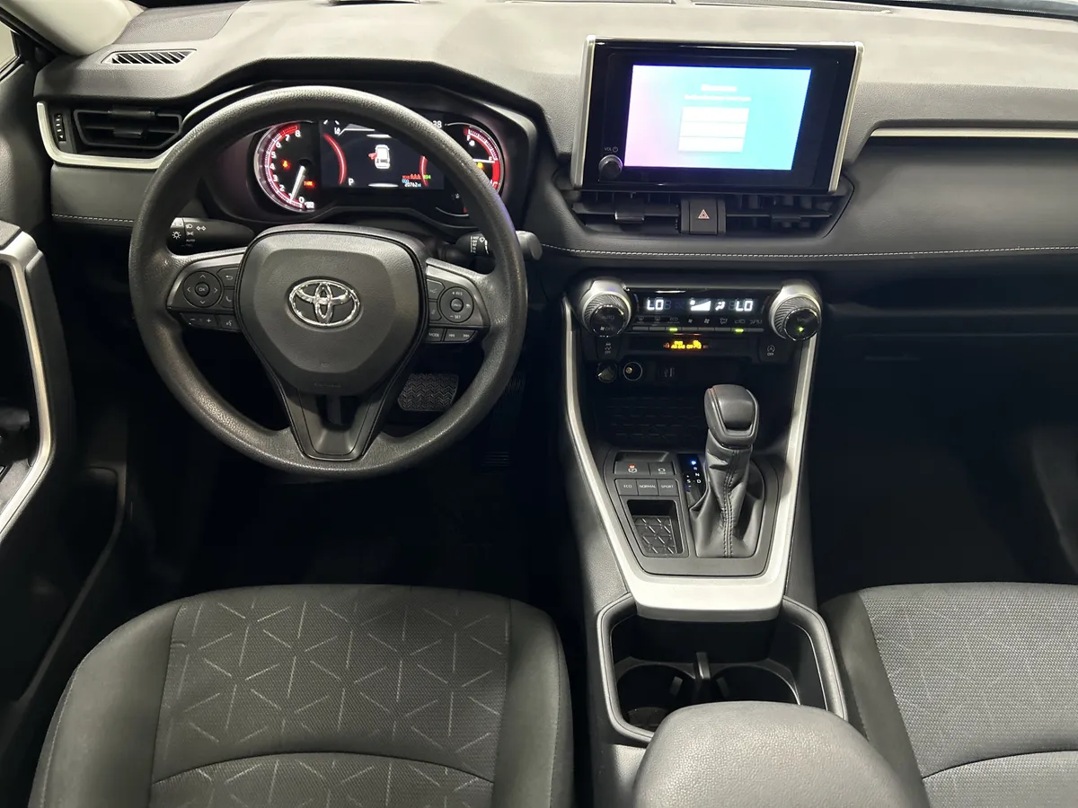 2025 Toyota RAV4 XLE thumbnail 28
