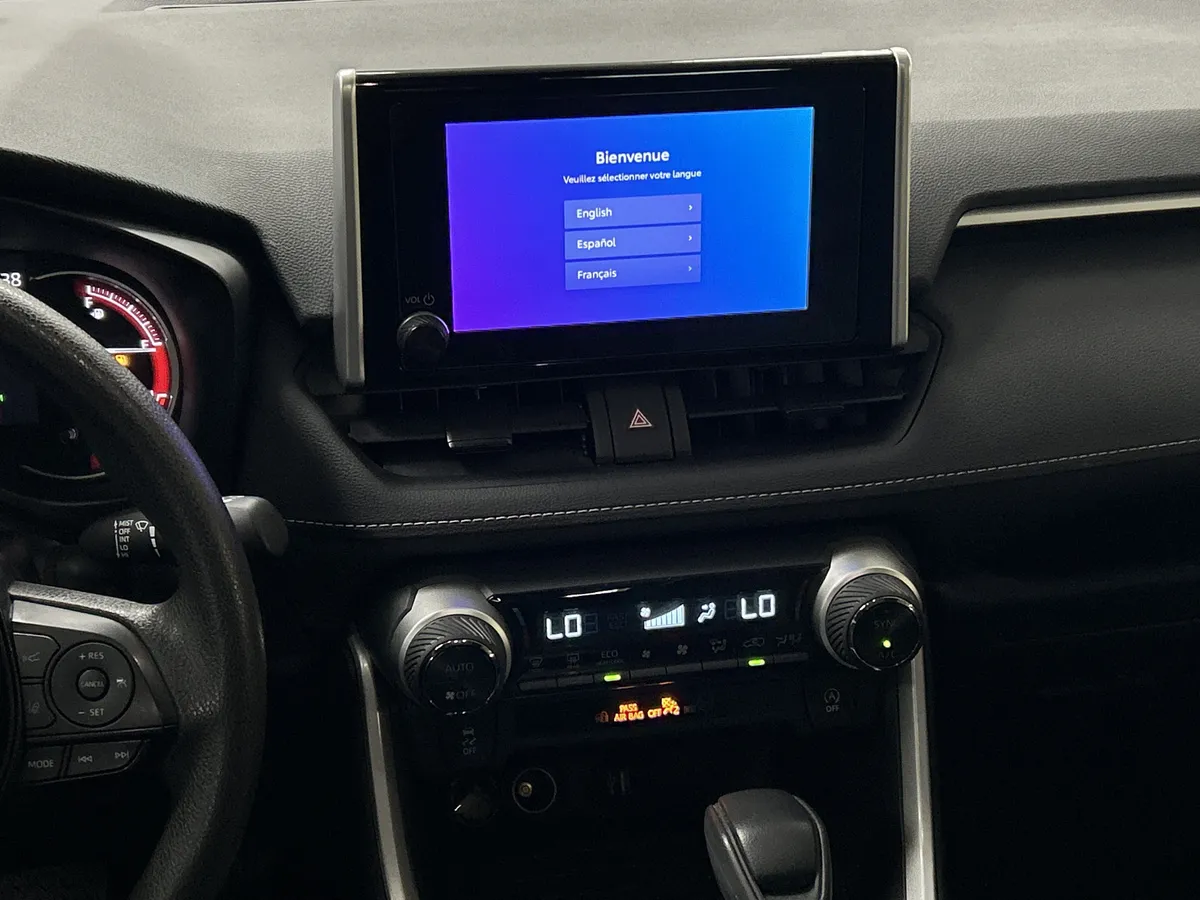 2025 Toyota RAV4 XLE thumbnail 29