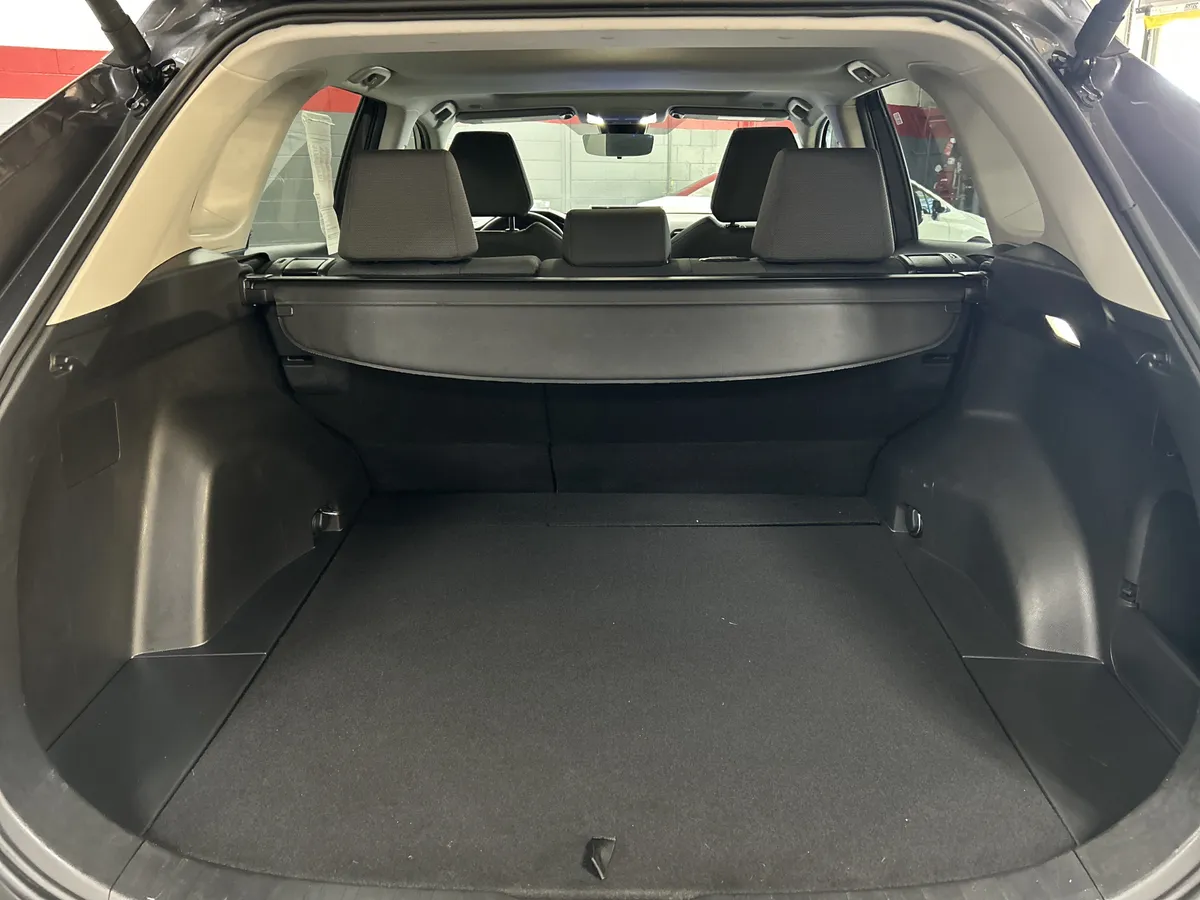 2025 Toyota RAV4 XLE thumbnail 31