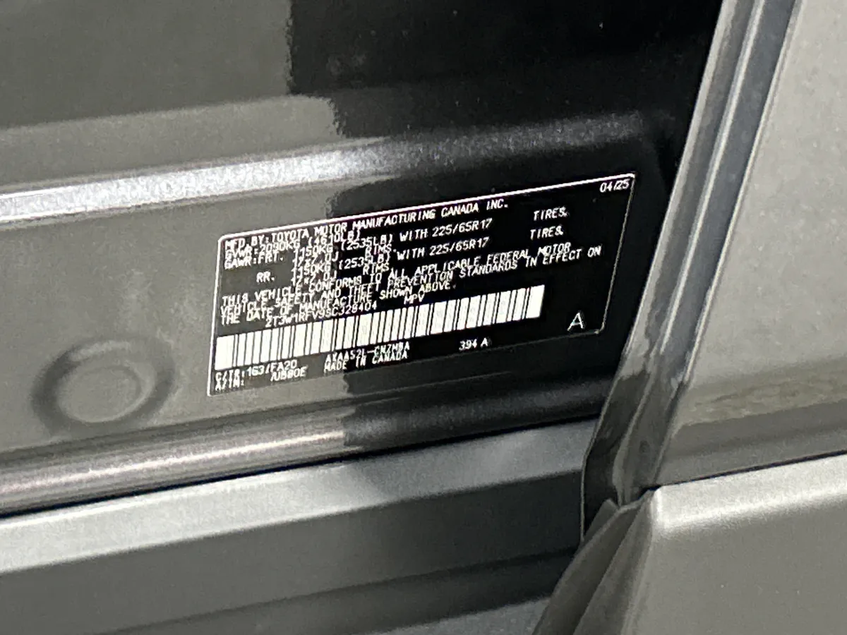 2025 Toyota RAV4 XLE thumbnail 33