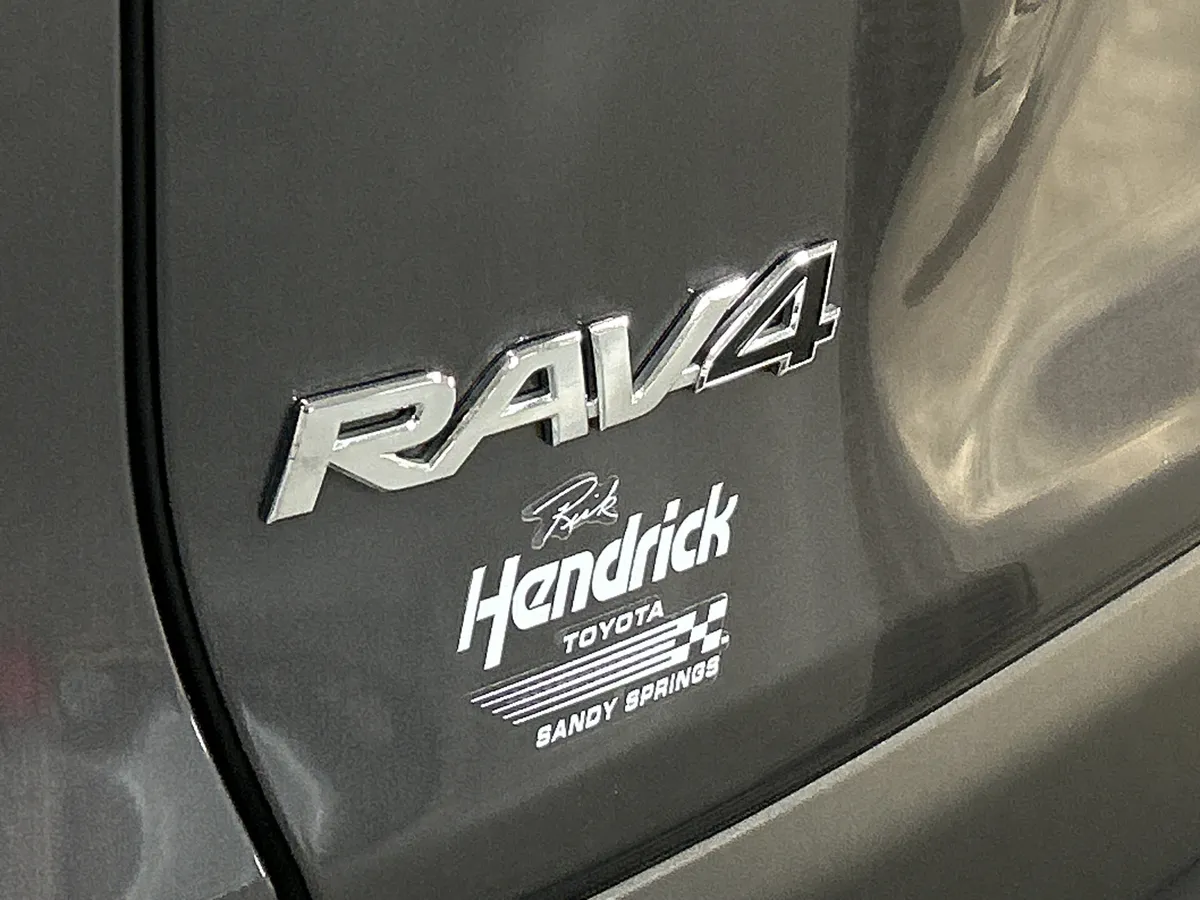 2025 Toyota RAV4 XLE thumbnail 36