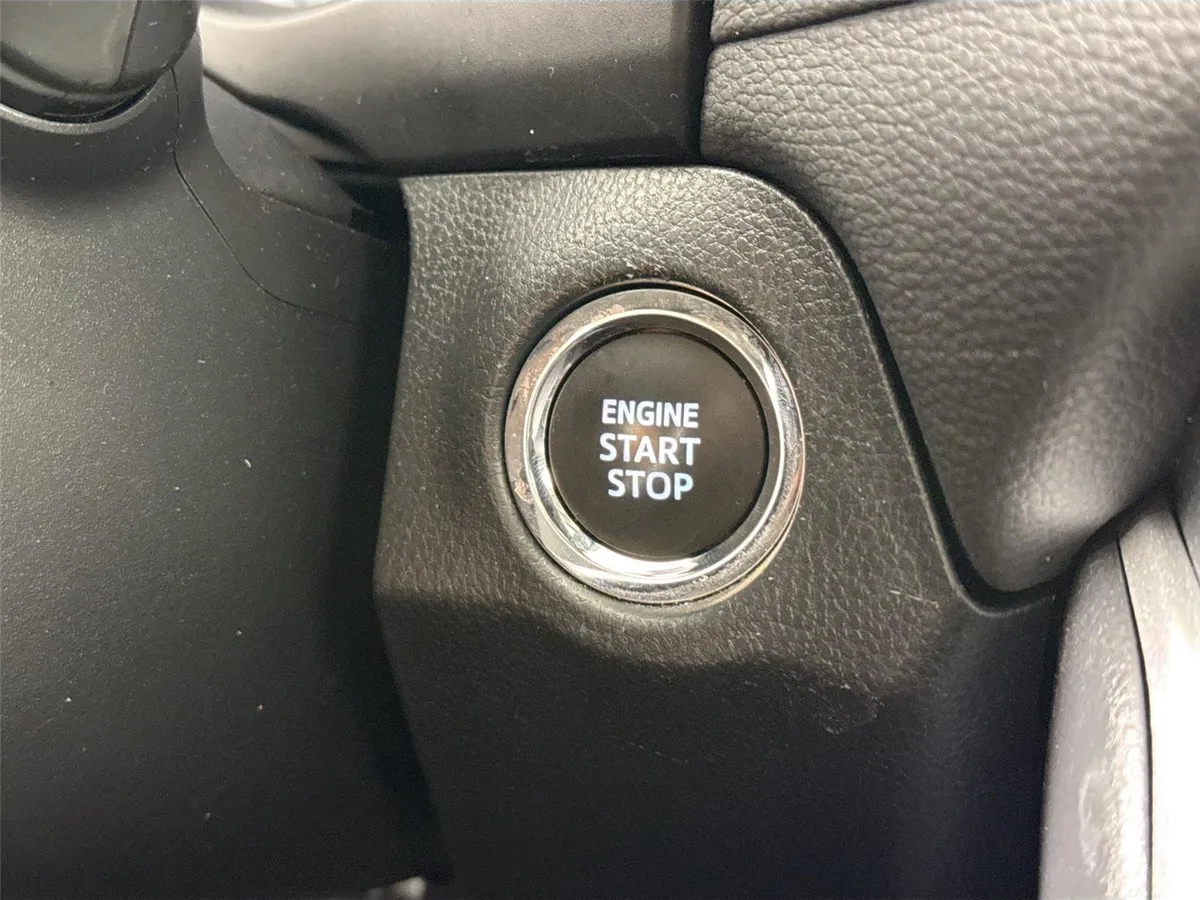 2025 Toyota RAV4 XLE thumbnail 20