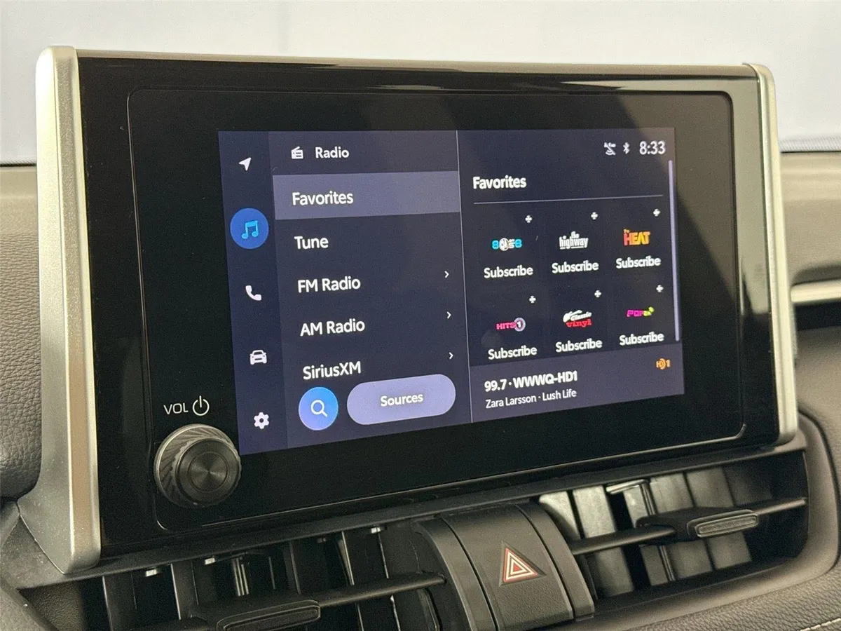 2025 Toyota RAV4 XLE thumbnail 21