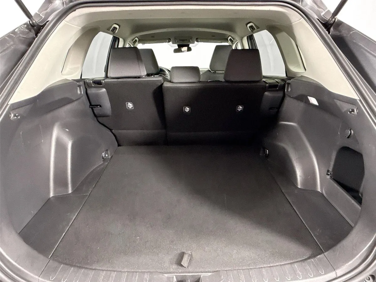 2025 Toyota RAV4 XLE thumbnail 35