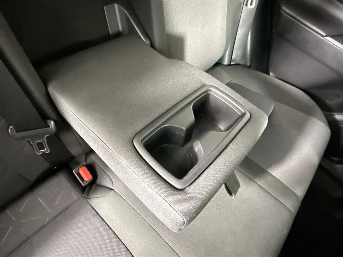 2025 Toyota RAV4 XLE thumbnail 37