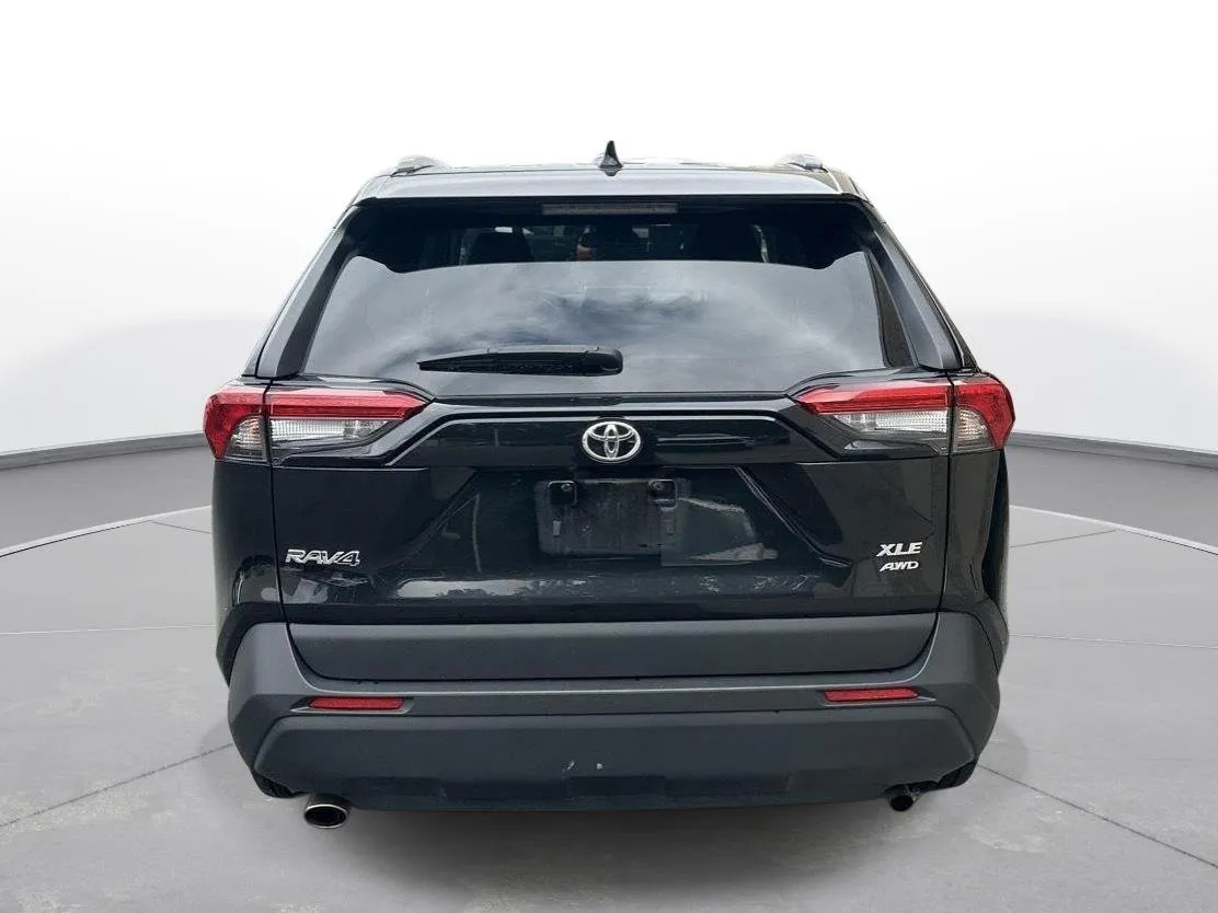 2025 Toyota RAV4 XLE thumbnail 7