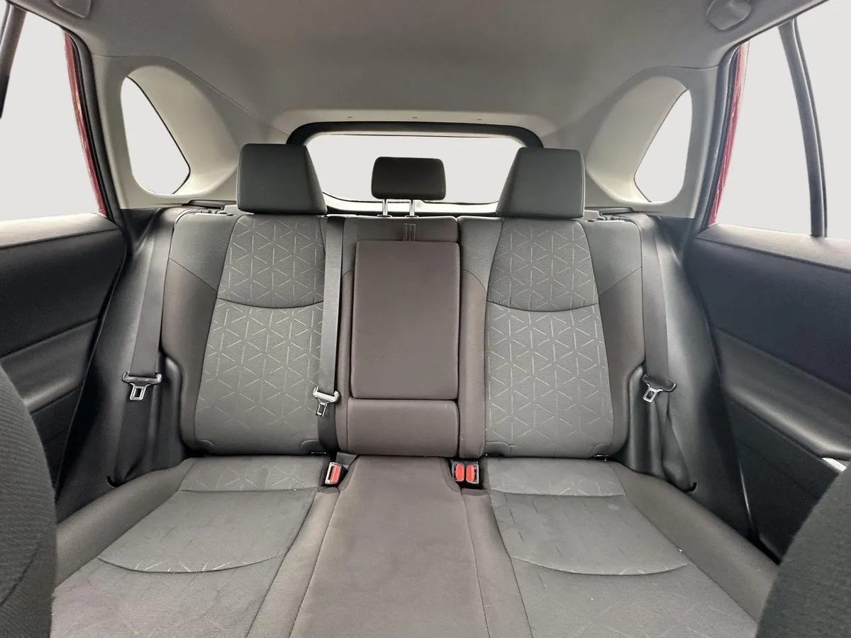 2025 Toyota RAV4 XLE thumbnail 13