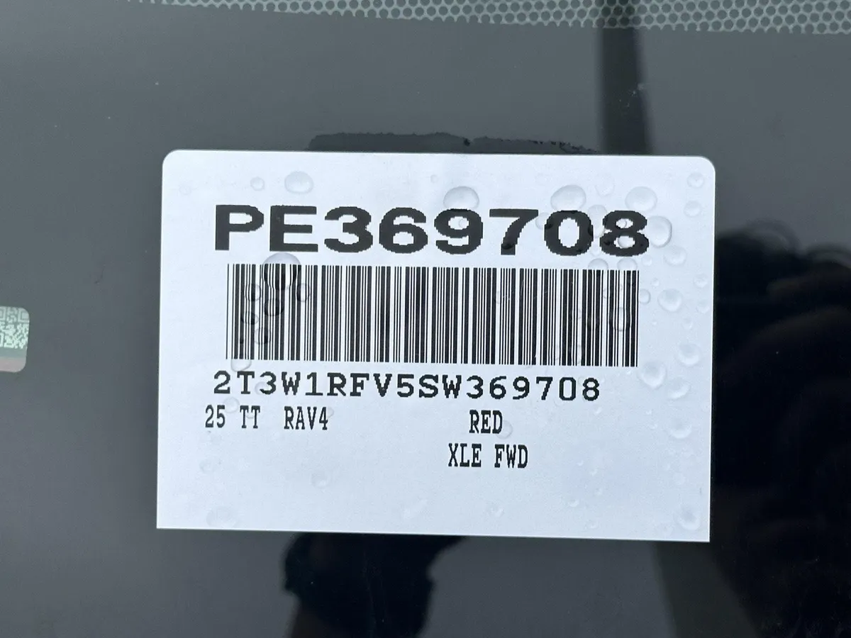 2025 Toyota RAV4 XLE thumbnail 15