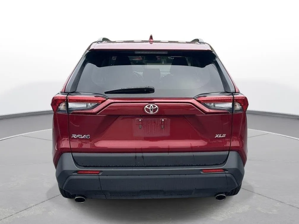 2025 Toyota RAV4 XLE thumbnail 7