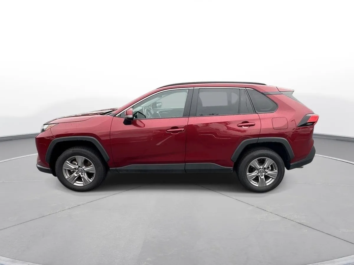 2025 Toyota RAV4 XLE thumbnail 9