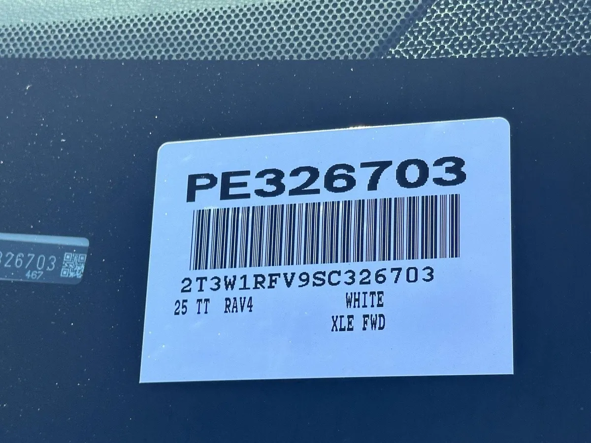2025 Toyota RAV4 XLE thumbnail 14