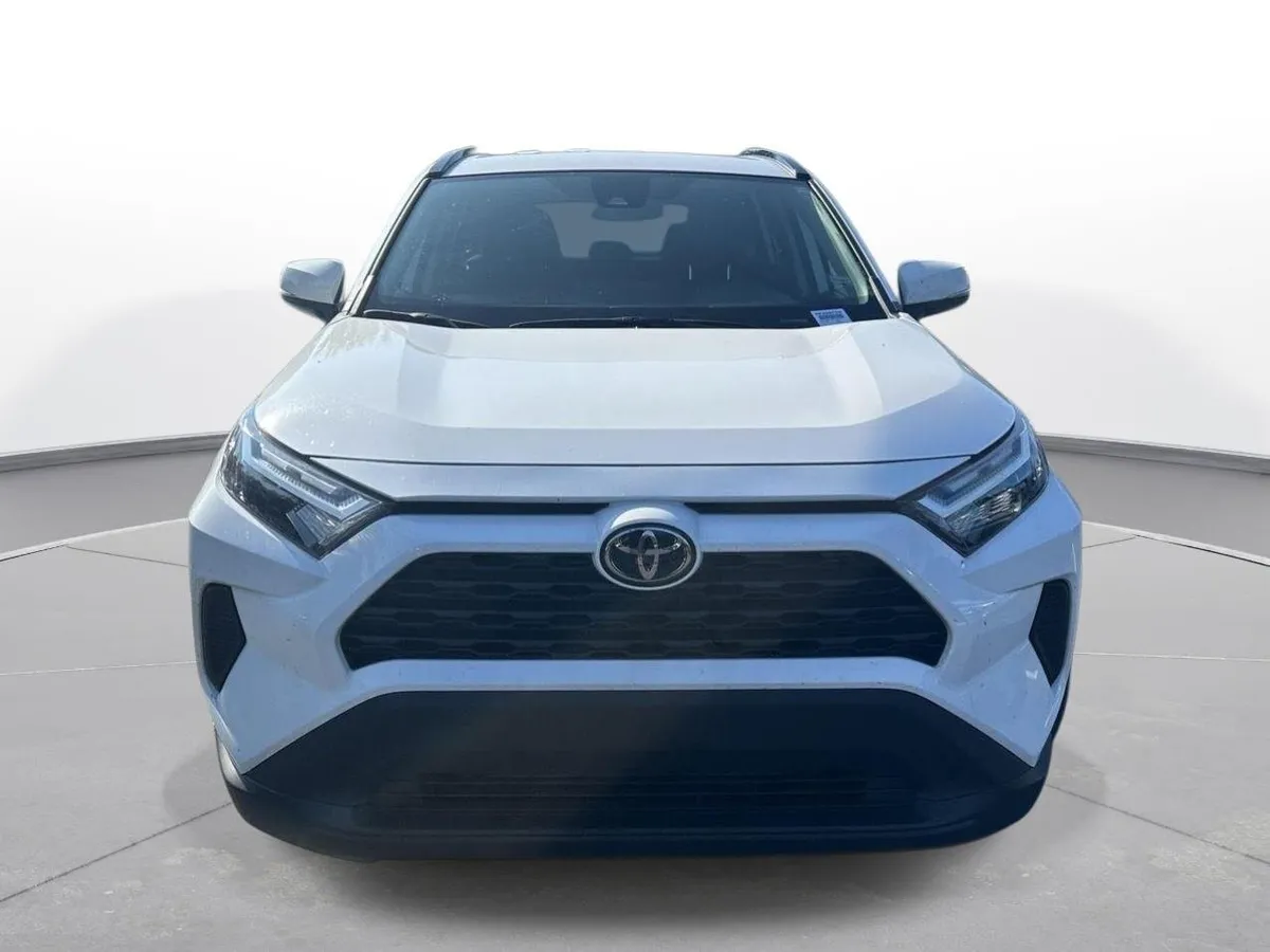 2025 Toyota RAV4 XLE thumbnail 3