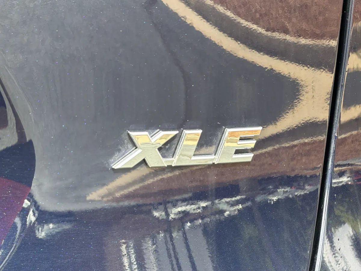 2025 Toyota RAV4 XLE thumbnail 25