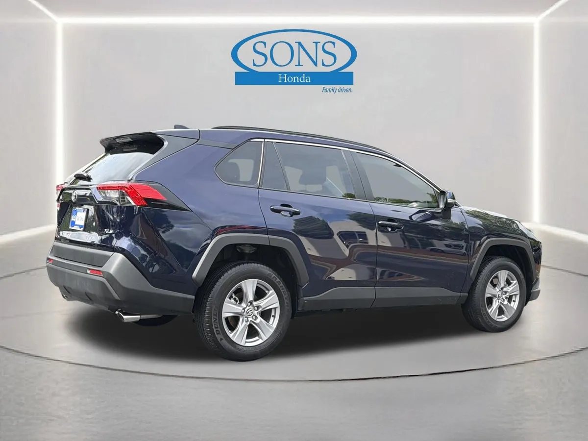 2025 Toyota RAV4 XLE thumbnail 27