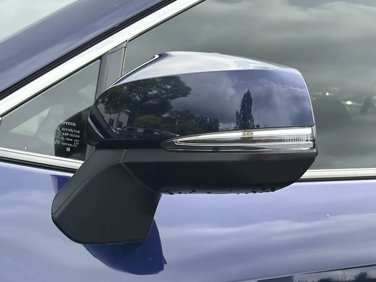 2025 Toyota RAV4 XLE thumbnail 31
